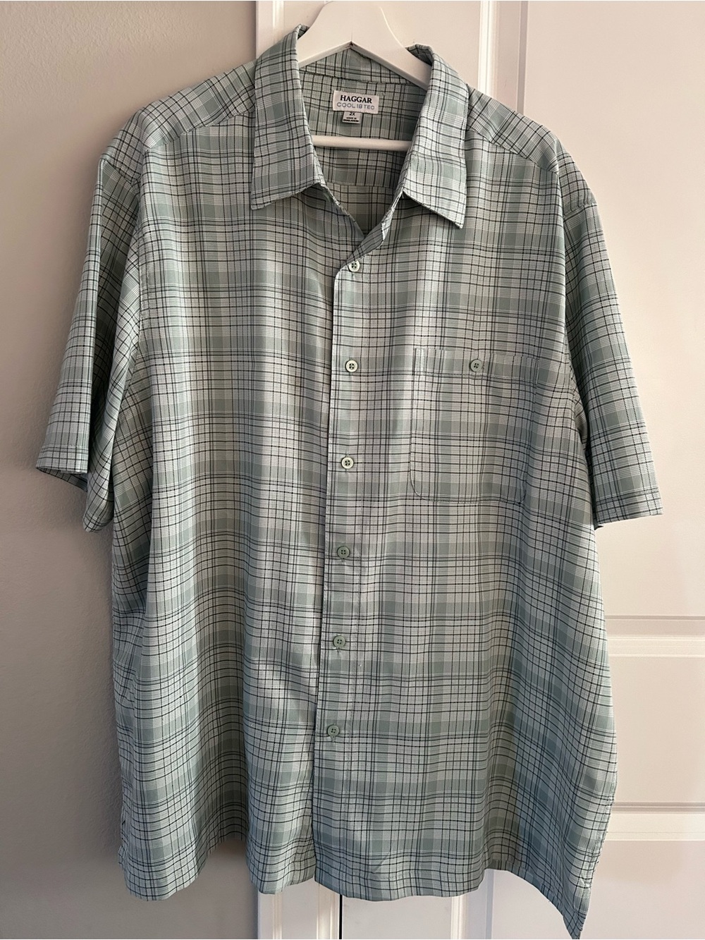 Haggar Men's Short-Sleeve Plaid Button-Down Shirt - Light Green and Gray